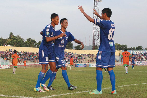 Bantai PSIR 4-1, PSIS...