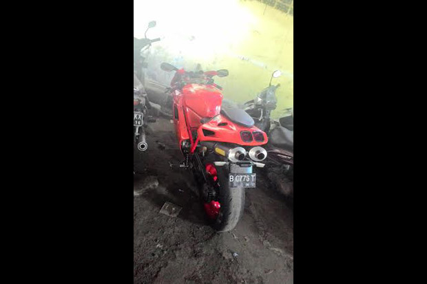 Motor Ducati Penabrak...