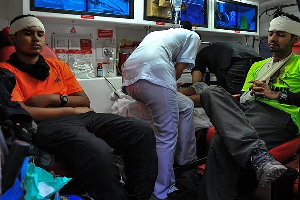 Dituding Biang Gempa,...