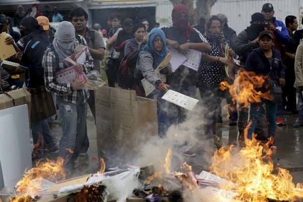 Boikot Pemilu, Demonstran...