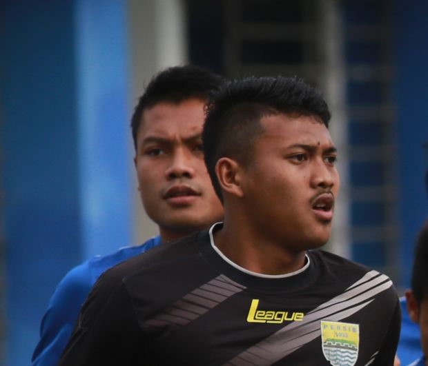 Hadapi Filipina, Kiper...