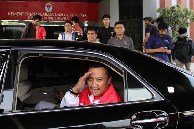 Menpora Mengiba Klub...