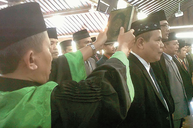 Dana Tak Cair, Anggota...