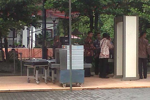 Gedung Pernikahan Gibran-Selvi...