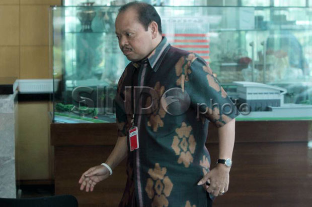Sutan Bhatoegana Terima...