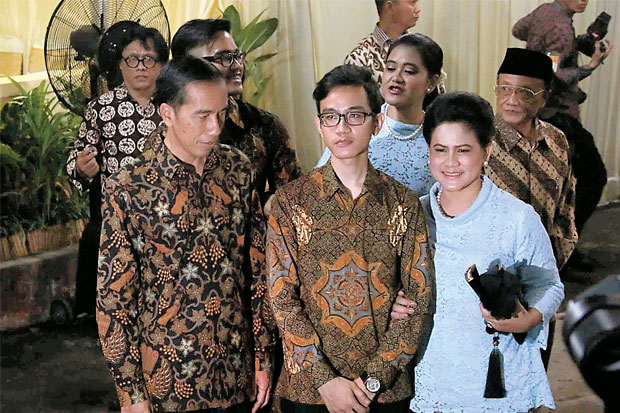 Keluarga Jokowi Resmi...