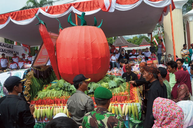 Berebut Hasil Bumi,...