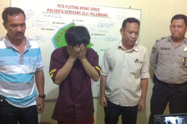 Siswi Cantik Tertangkap...