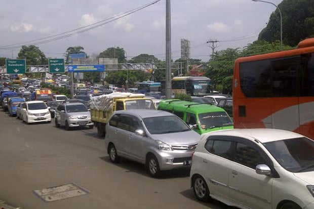 Jalur Bocimi Macet Parah,...