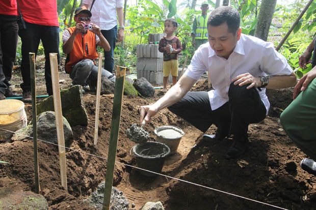 HT Bantu Bedah Rumah...