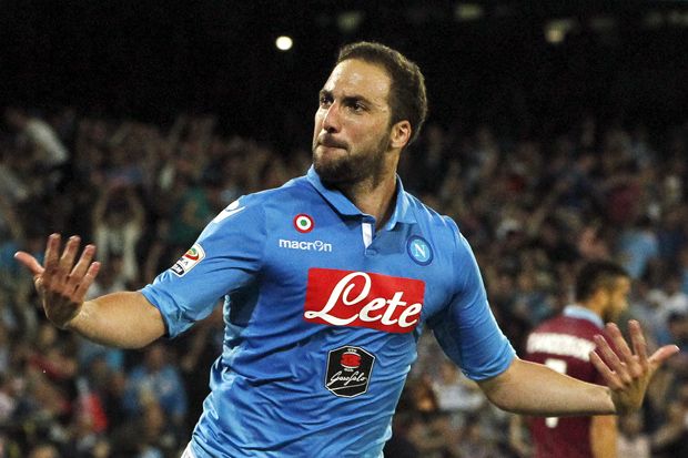 Higuain Sepakat Berganti...