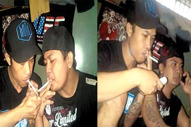 Napi Selfie Pamer Ponsel...