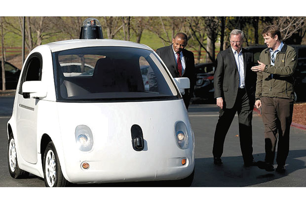 Mobil Google Kecelakaan...