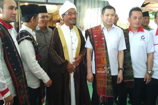 HT Kunjungi Pesantren...