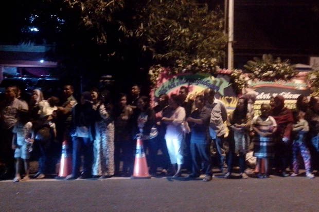 Jokowi Mantu, Ribuan...