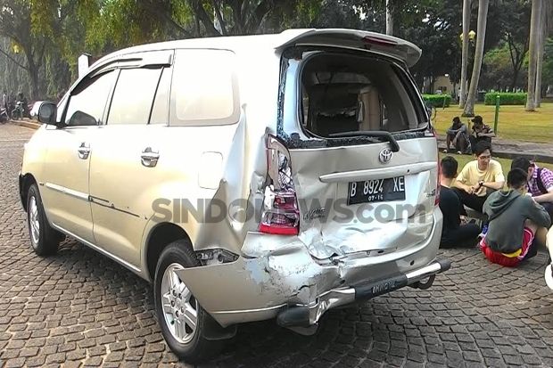 Ngebut, Mobil Polisi...