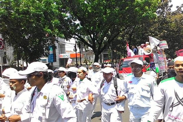 FPI dan Warga Geruduk...