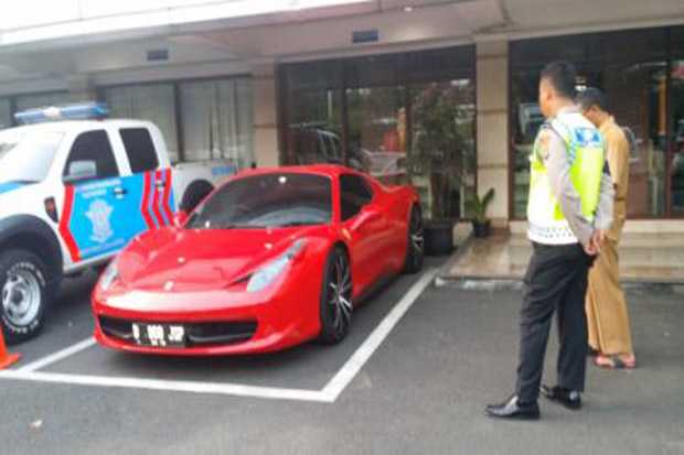 Mobil Mewah Bodong Beredar,...