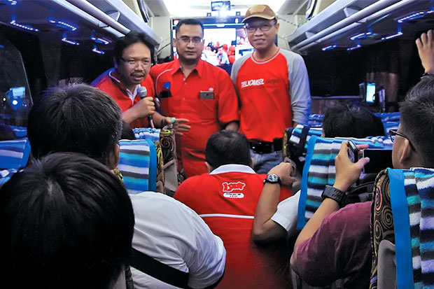 Strategi Telkomsel Sambut...