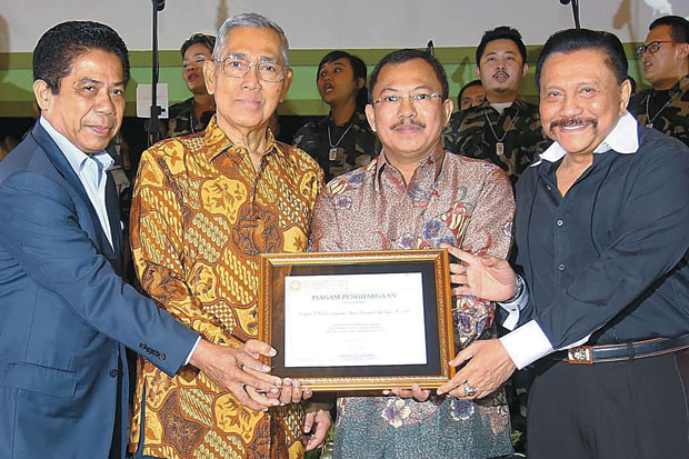 Ahli Teknik Cuci Otak,...