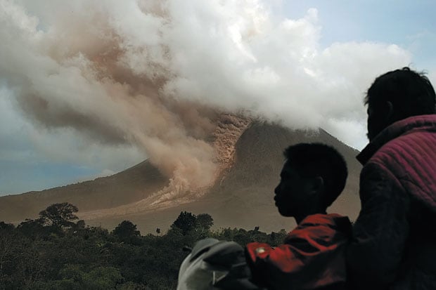 Pengungsi Sinabung Terus...