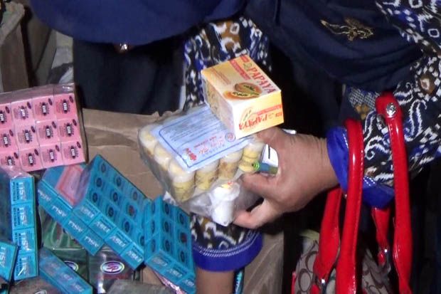 Gudang Kosmetik Ilegal...