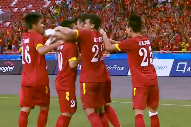 Dibantai Vietnam, Timnas...