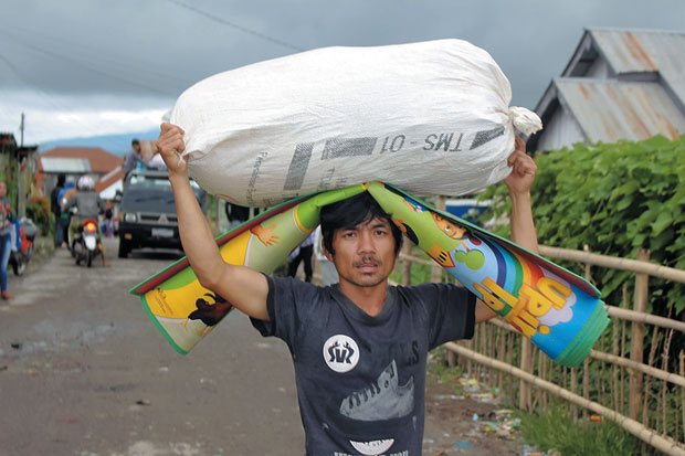 Warga Lingkar Sinabung...