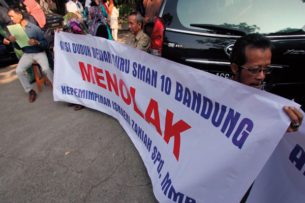 Kepala SMAN 10 Digugat...
