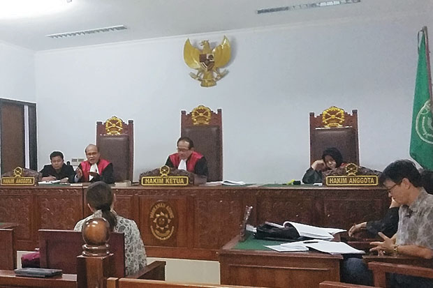 Tidak Terima Dimadu,...