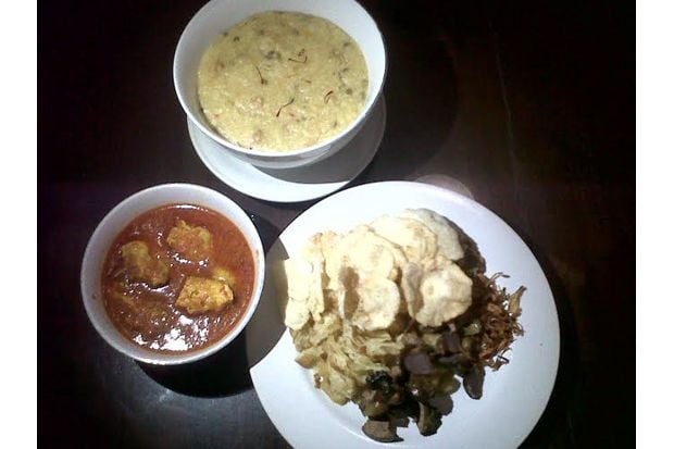 Menyantap Semangkuk...