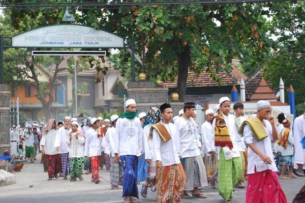 Kisah Abdul Choliq Hasyim,...