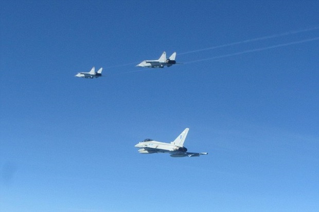 Dramatis, Jet-jet Tempur...