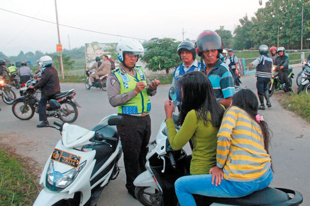 Puluhan Sepeda Motor...