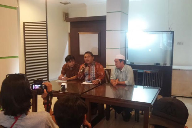 Rekanan Taksi Uber Protes...