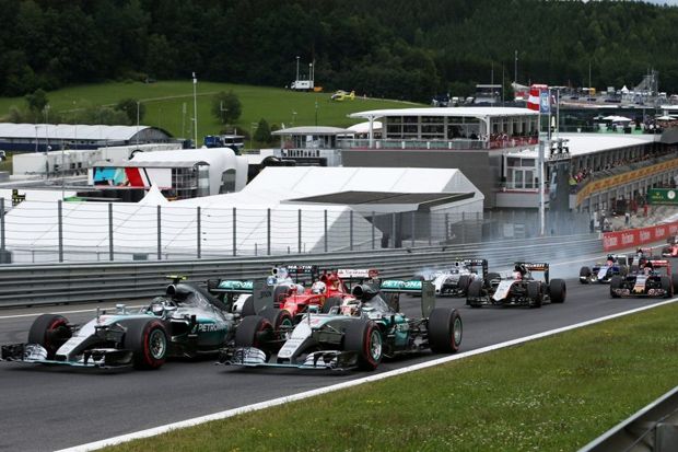 Rosberg Pecundangi Hamilton...