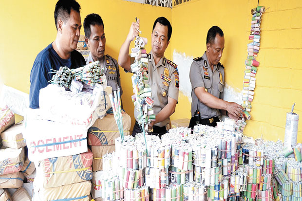 Polisi Sita Ratusan...