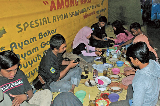 Menu Berjejer Sepanjang...