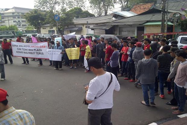 Pedagang Kenari Mas...