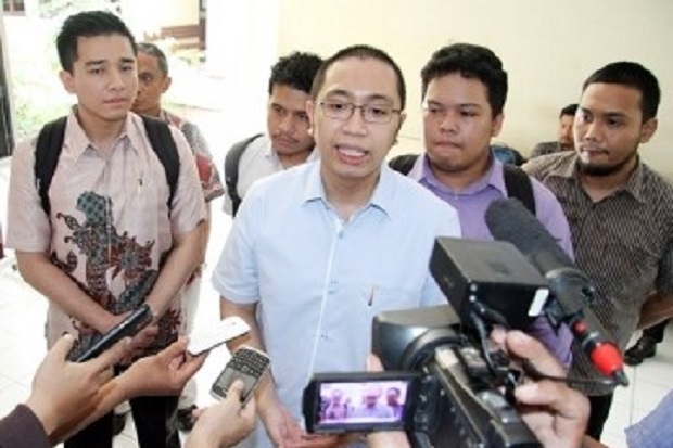 Undang Djohar Arifin,...