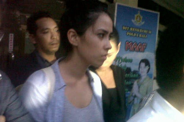Cocokkan Bercak Darah...
