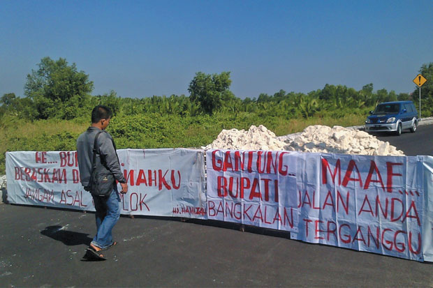 Pemilik Tanah Blokade...