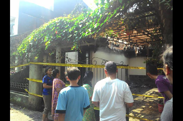Sebelum Terbakar, Rumah...