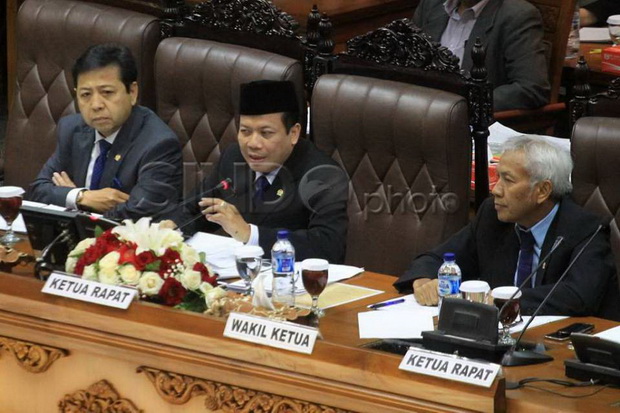 DPR Tunggu Sikap Resmi...