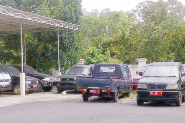 Puluhan Mobil Dinas...