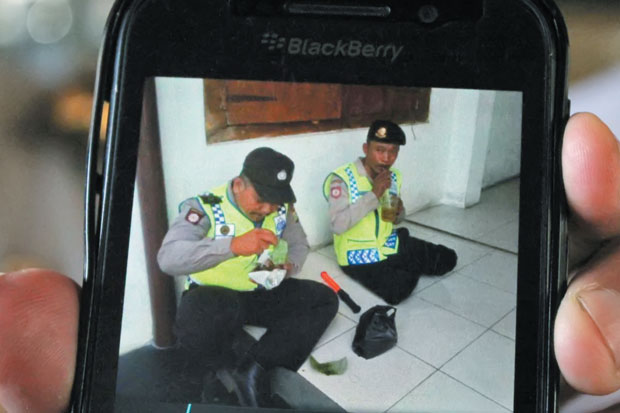 Menyaru Polisi, Perampok...