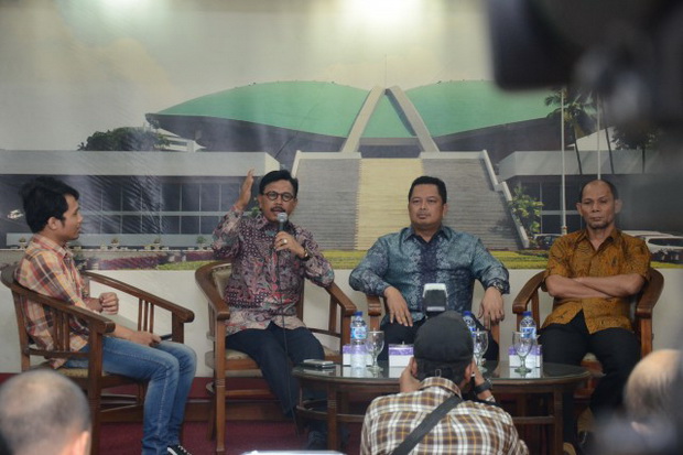 Selain Dana Aspirasi,...