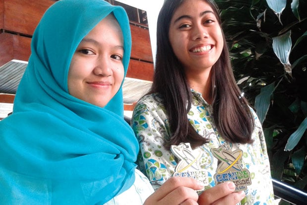 Dua Pelajar Bandung...