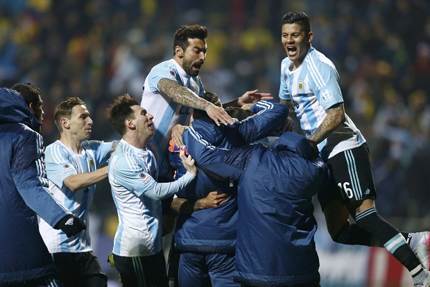 Penalti Tevez Bawa Argentina...