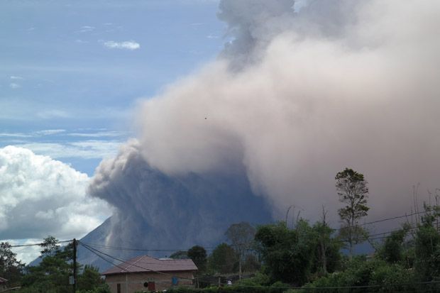 Erupsi Sinabung Tak...
